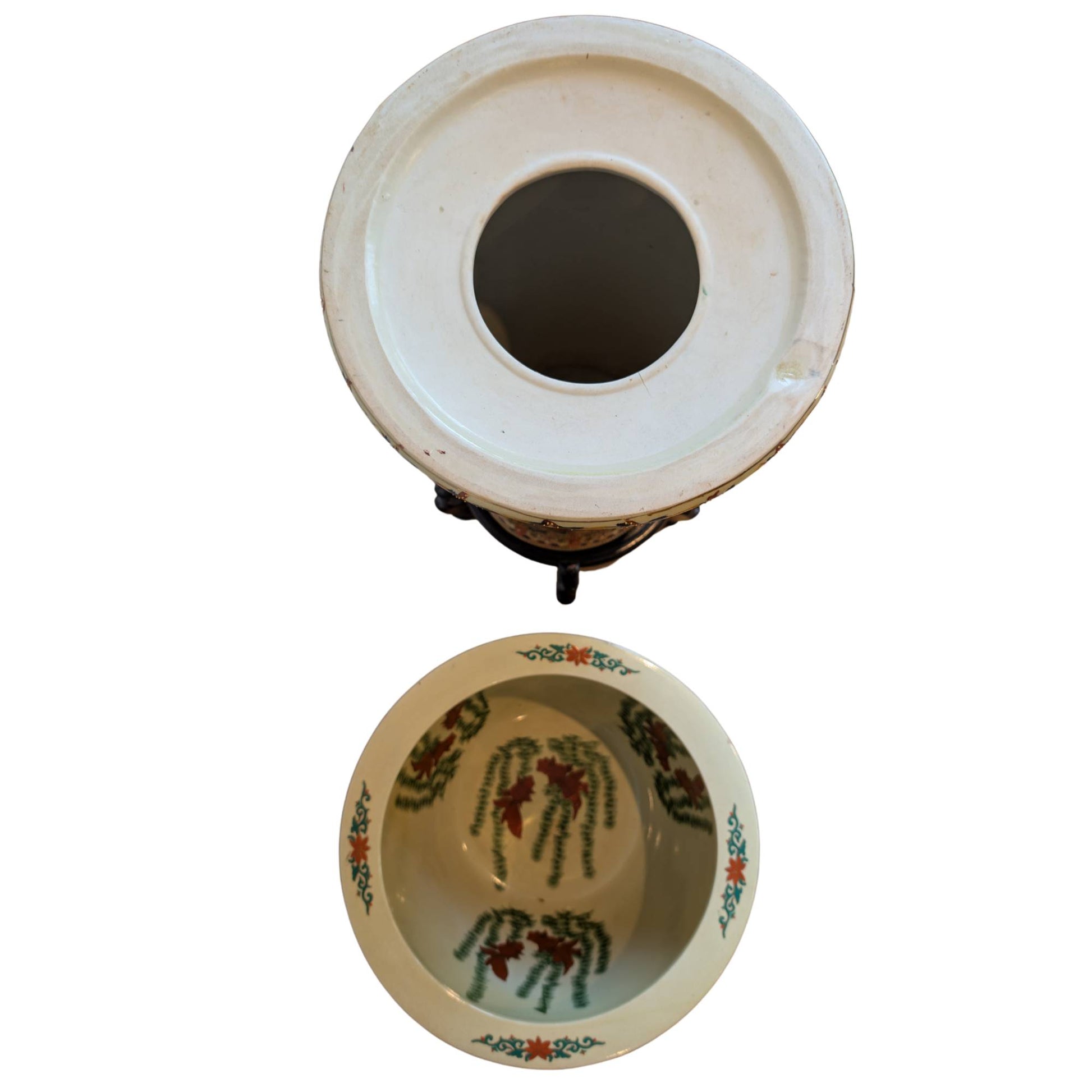 Antique Satsuma pedestal vase from the early Taisho period with floral motifs.