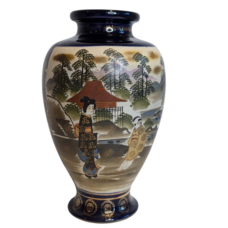 Decorative borders and geometric patterns on the necks of the Japanese vases