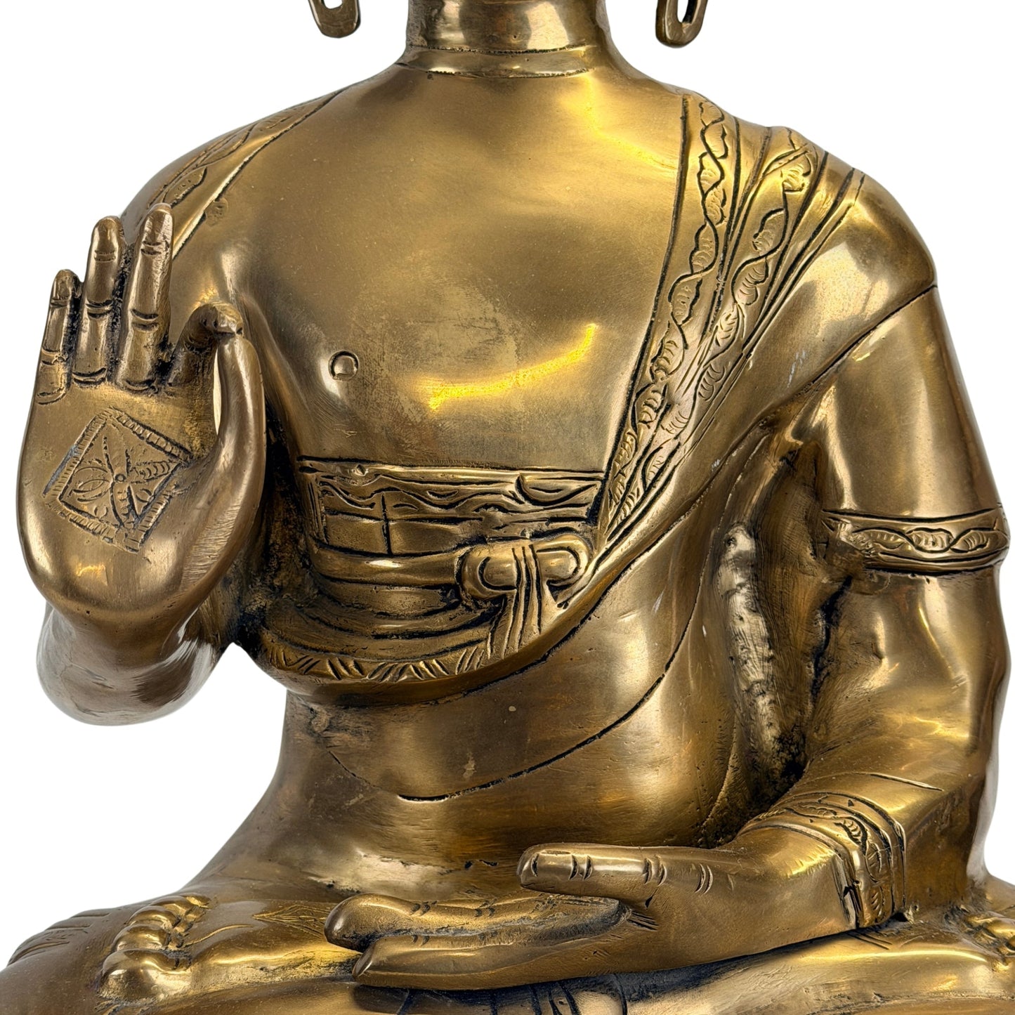 Detail van de handen en Vitarka Mudra van de bronzen Shakyamuni Boeddha
