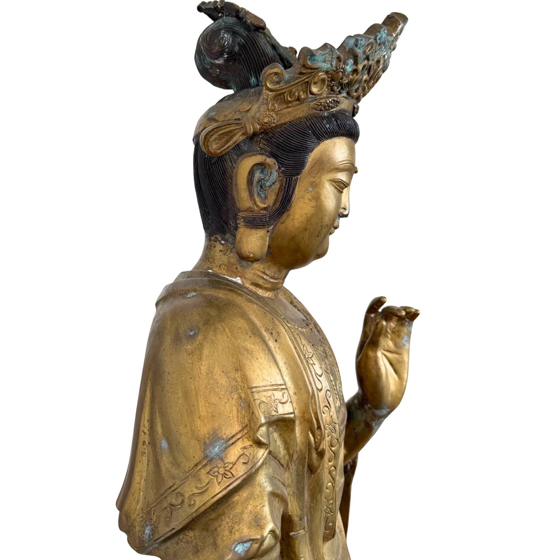 Forensic detail of the main profile on the right, focusing on the base of the earlobe and the deep verdigris oxidation in the hairline and crown.