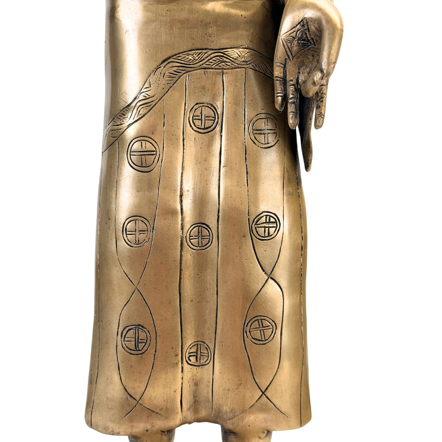 Détail des médaillons circulaires géométriques sur la robe gravée – SKU 736