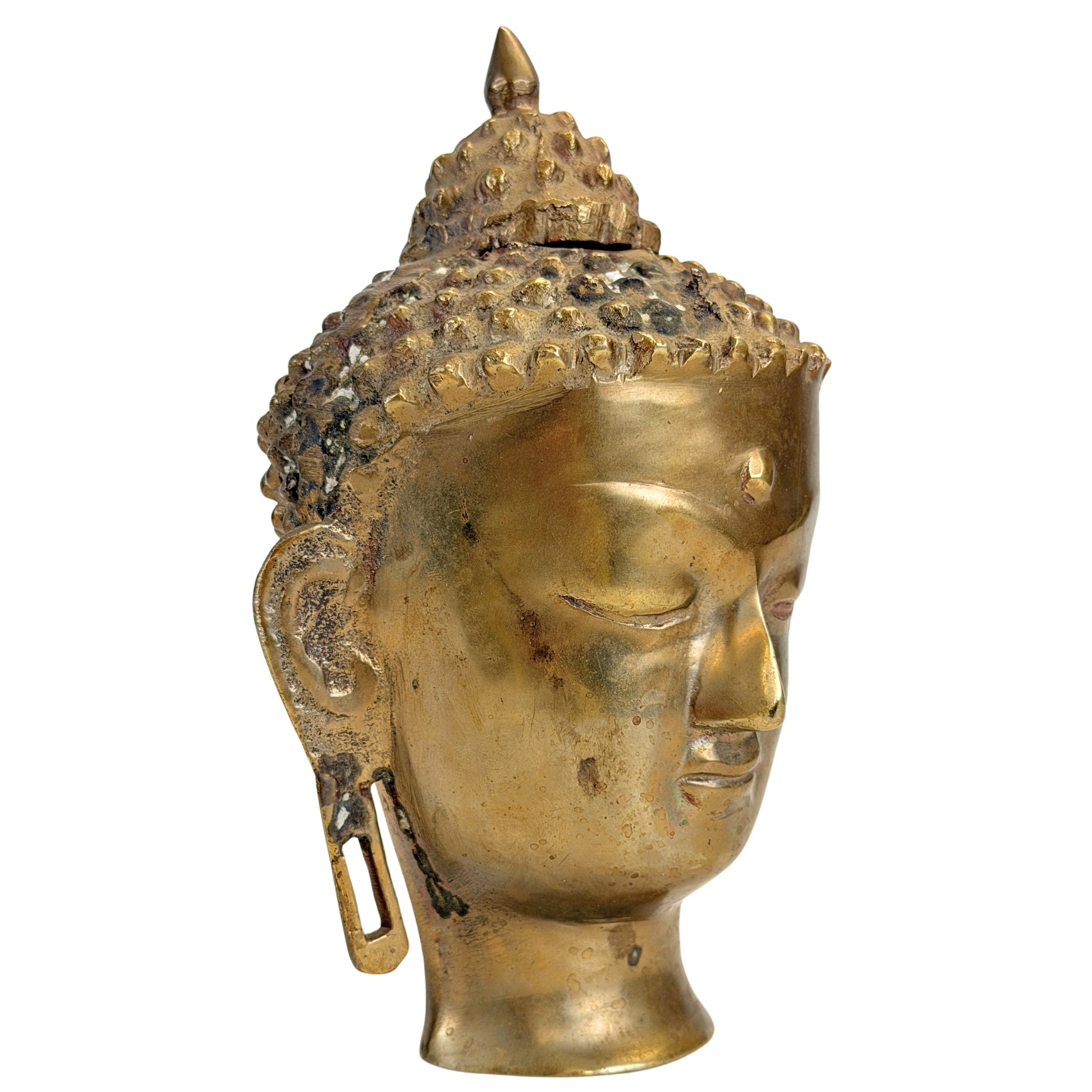 Vue de trois quarts droite de la tête de Bouddha en bronze
