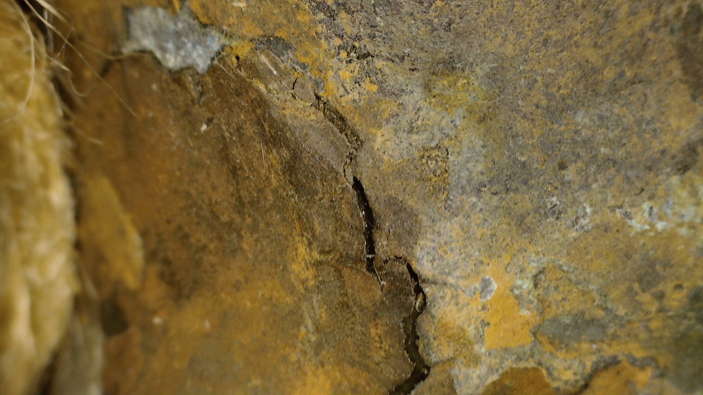 Macro-détail de la dorure, du fond laqué, de la patine et de l’état du Bouddha d’Ayutthaya, SKU 740 – détail 8