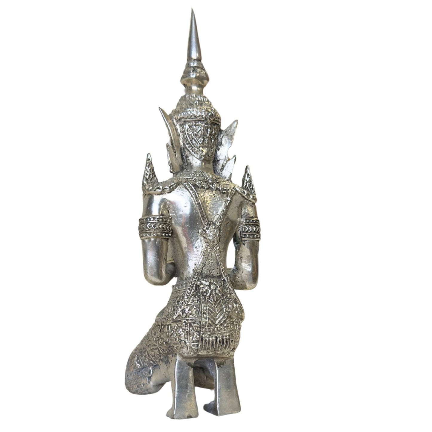 Silver-plated welcome figures for a harmonious entrance.