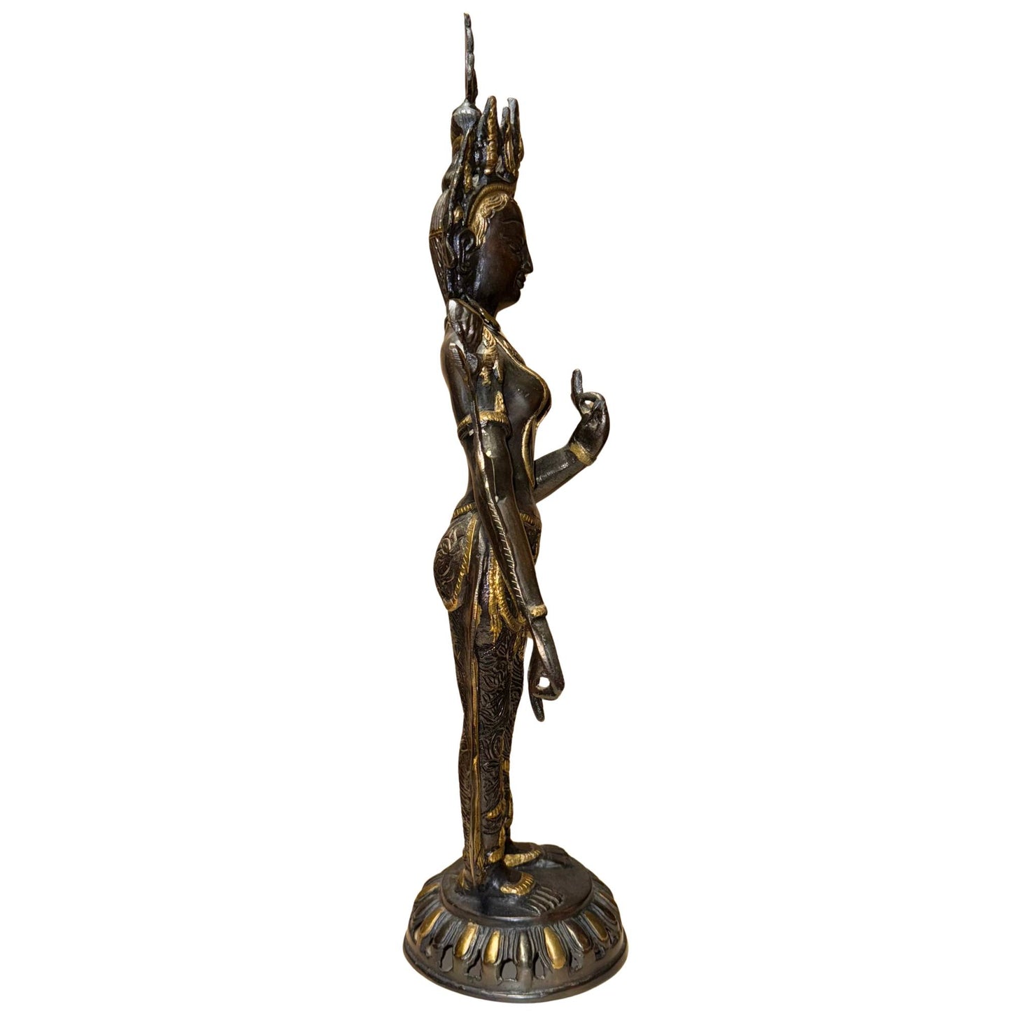 Standing Tara in Nepal Tibet style made of bronze with a spiritual aura