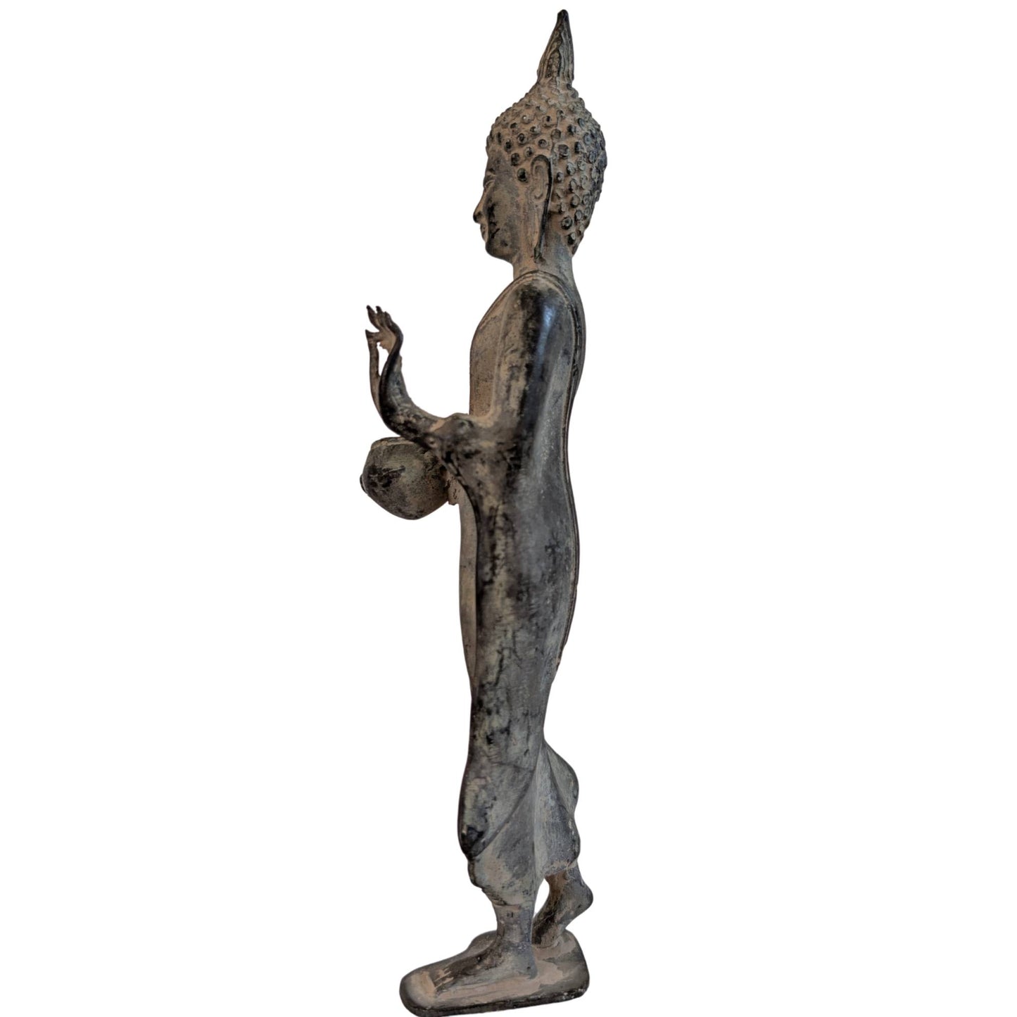 Standing Thai Buddha statue of bronze, 29 cm high and weighing approximately 900 grams.