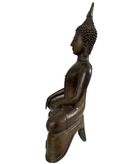 Thai bronze Buddha with ushnisha flame and patina in Bhumisparsha pose