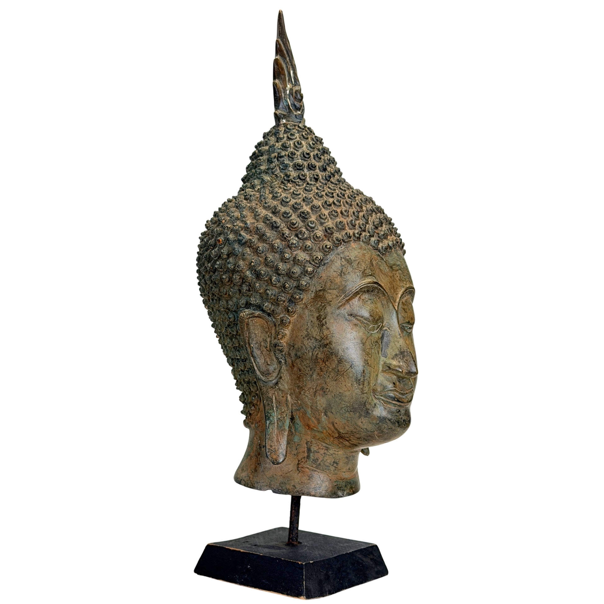 Antique Thai Buddha head in Rattanakosin style with natural patina