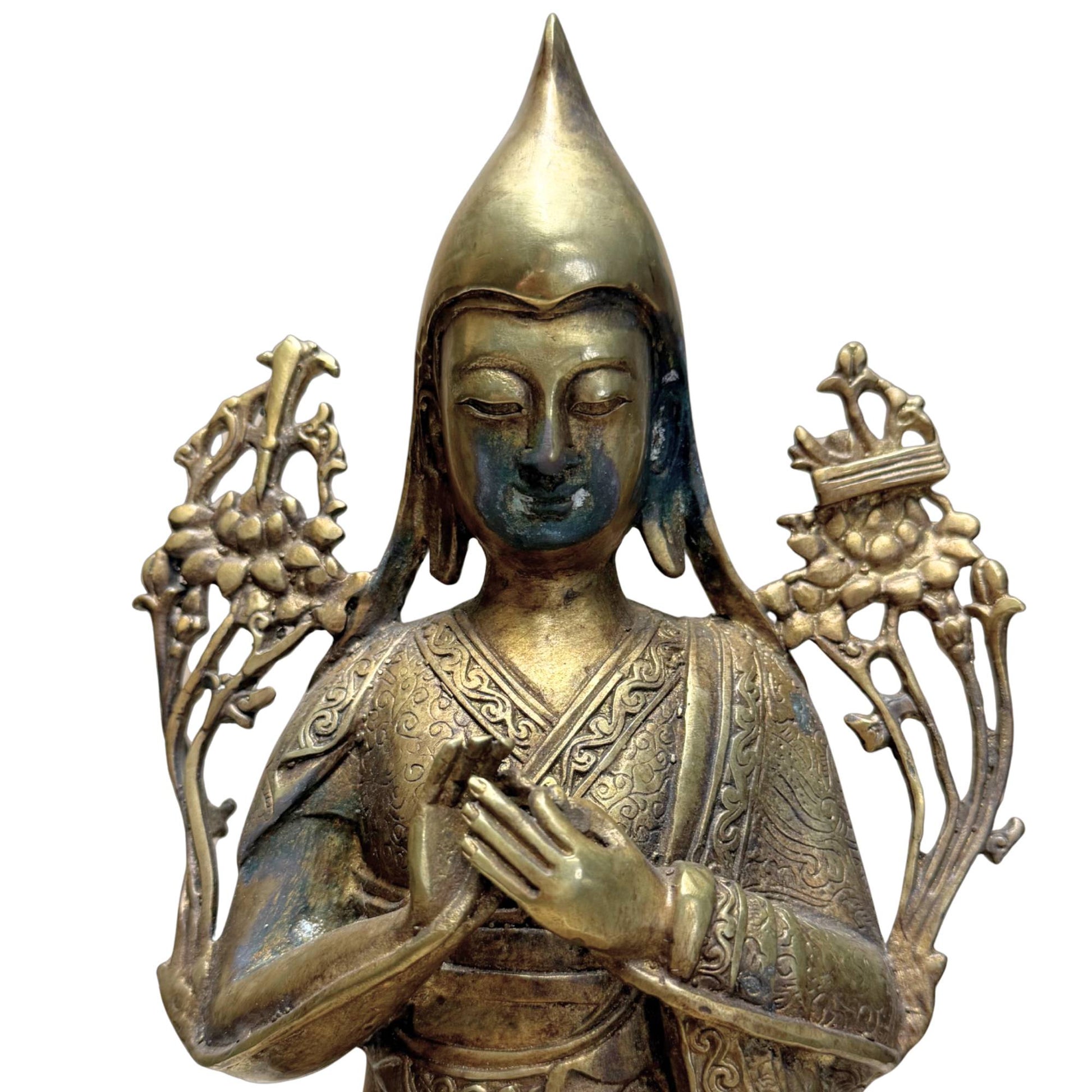 Detail of the characteristic pointed hat of the Tibetan master.