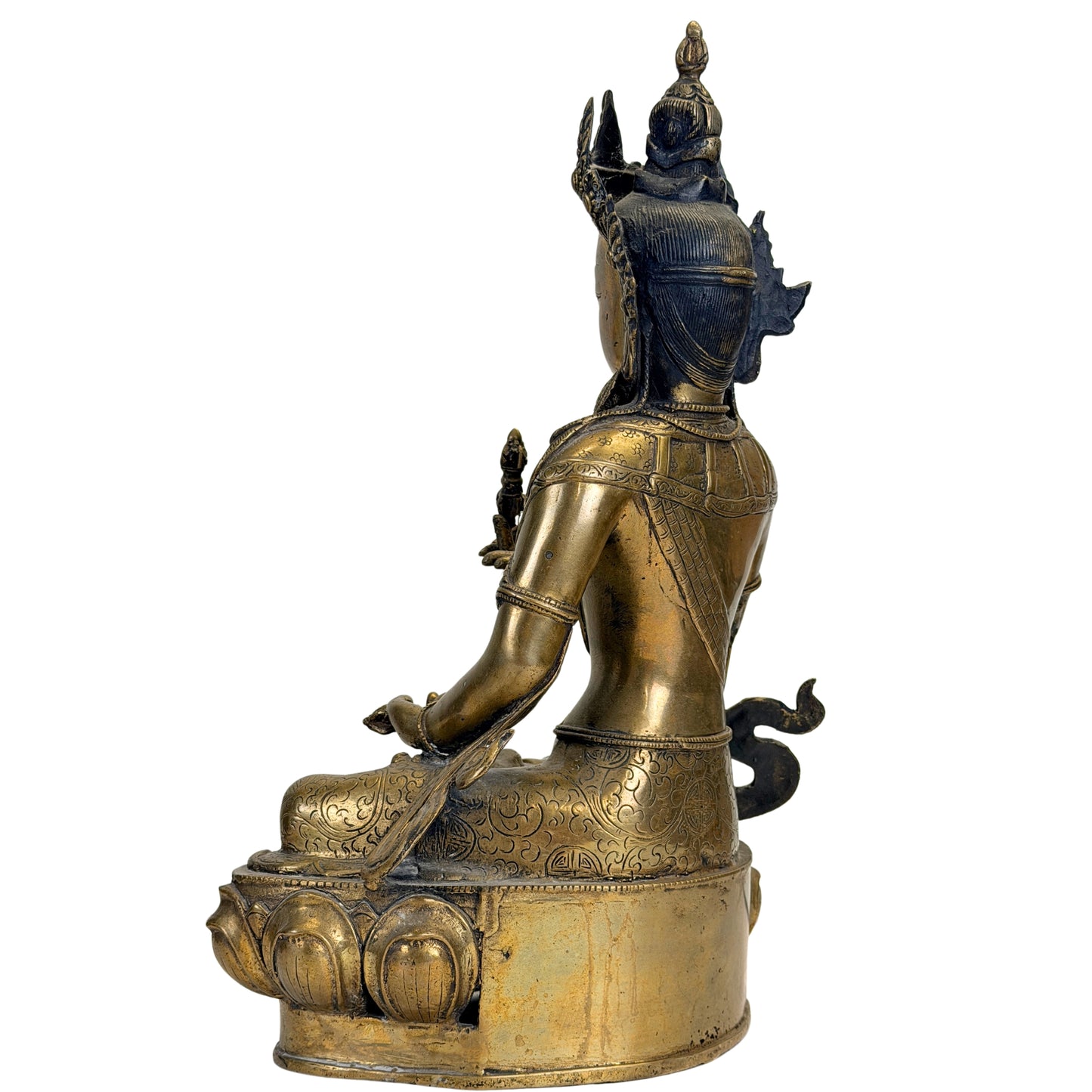 Vue arrière inclinée du monumental Vajrasattva tibétain avec habit gravé à la main et dorure historique.