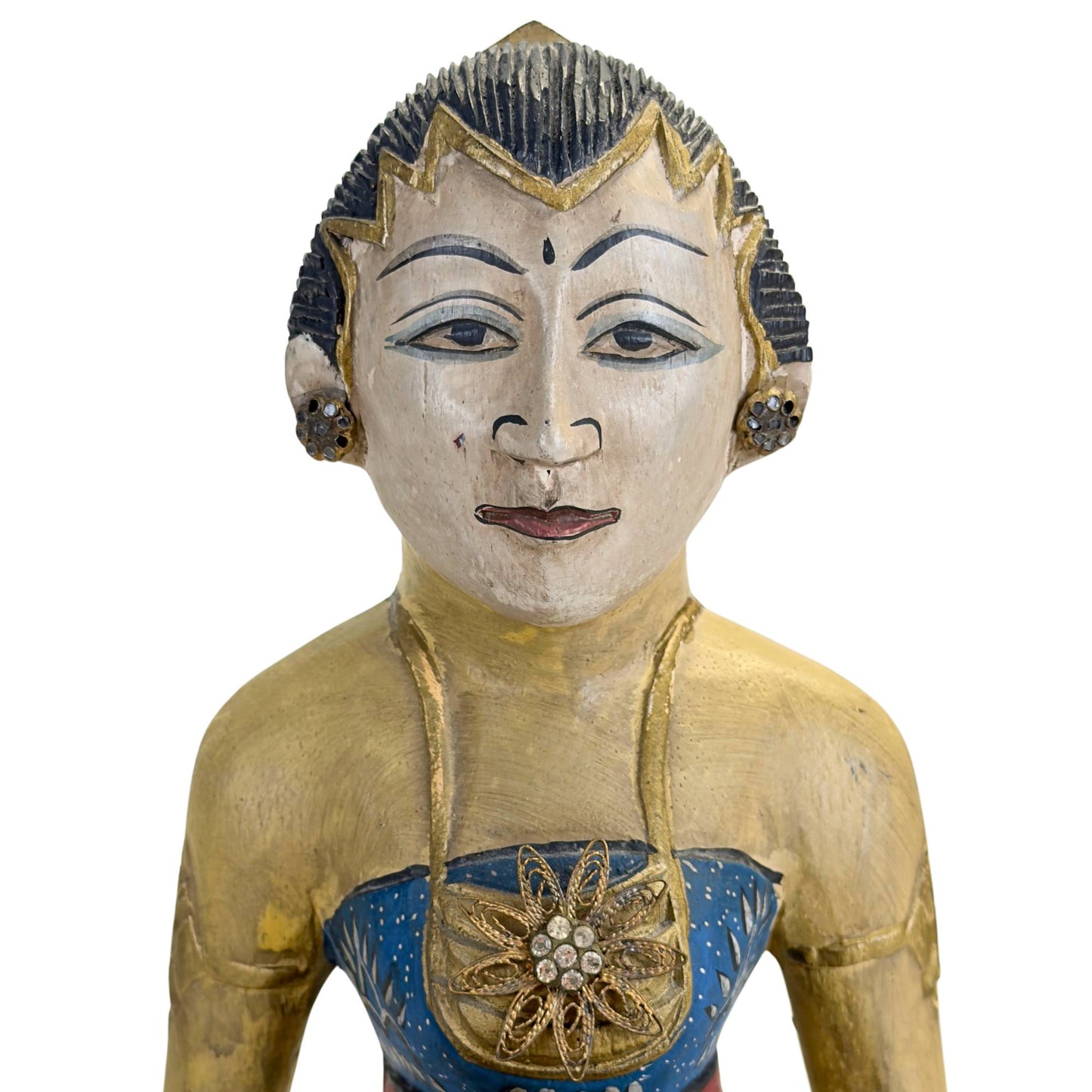 Presentation of the sculptures as high-quality vintage decorative pieces.