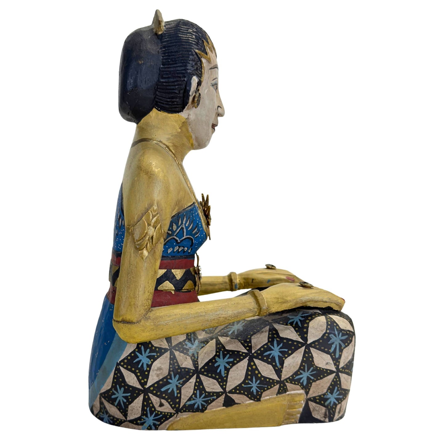 Detail of the metal chain and ornaments on the female figure.