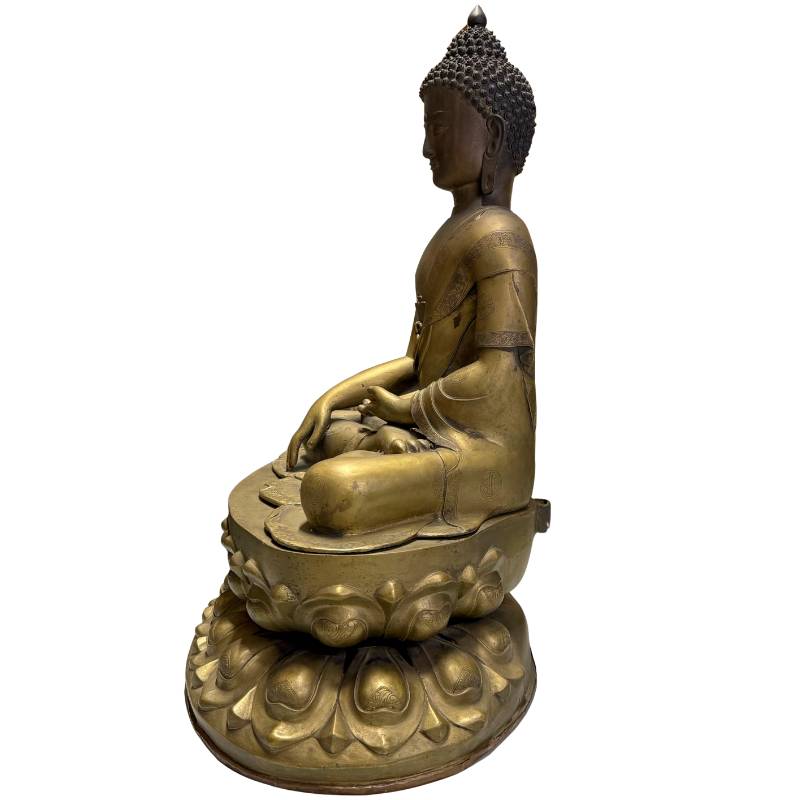 fire-gilded Himalayan Buddha made of bronze large size with patina