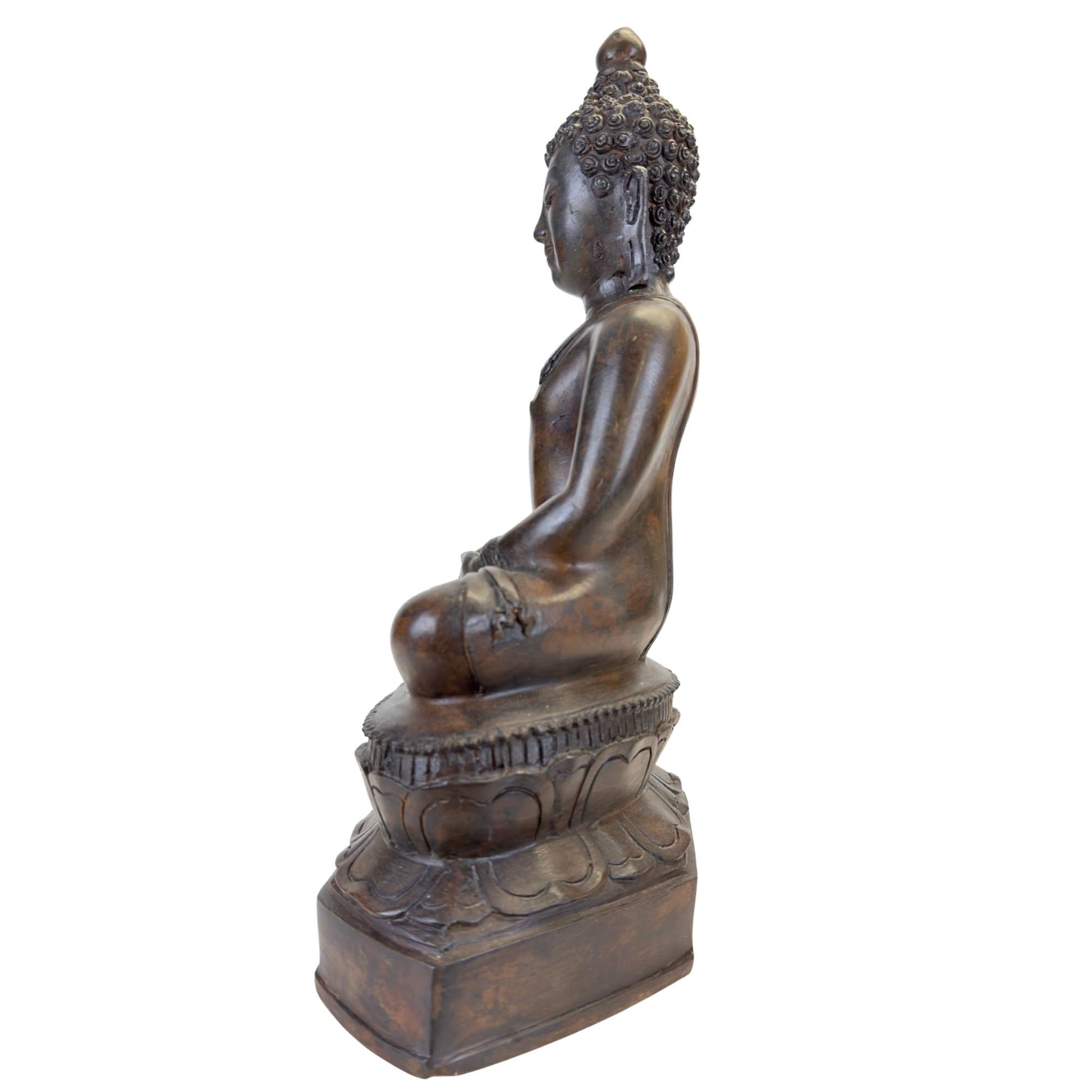 Profile of the slender, elegant lines characteristic of the Sukhothai style.