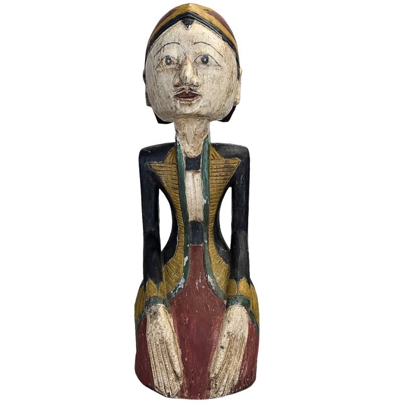 Solid teak Indonesian statues weighing 8.4 kg.