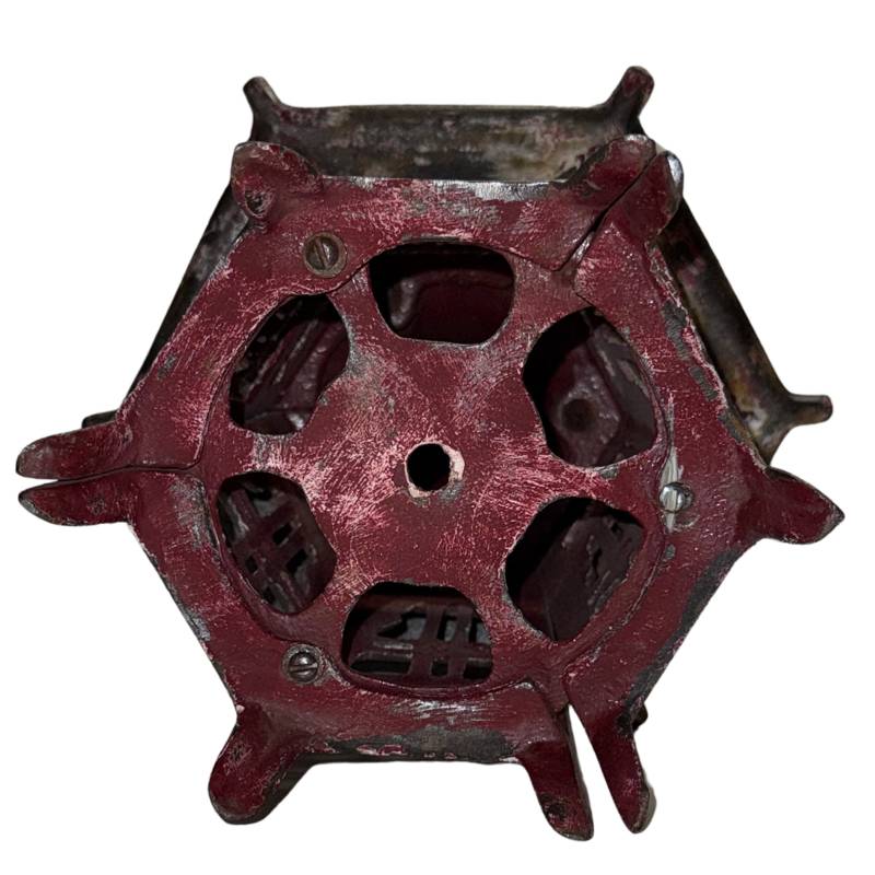 Heavy-duty quality red Toro lantern made of 3.7 kg solid iron
